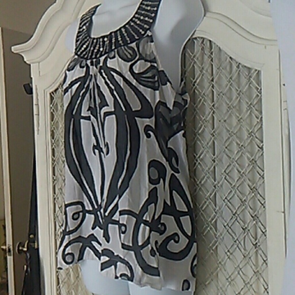 3 for $25 Lightweight top with sequins. - Picture 3 of 4